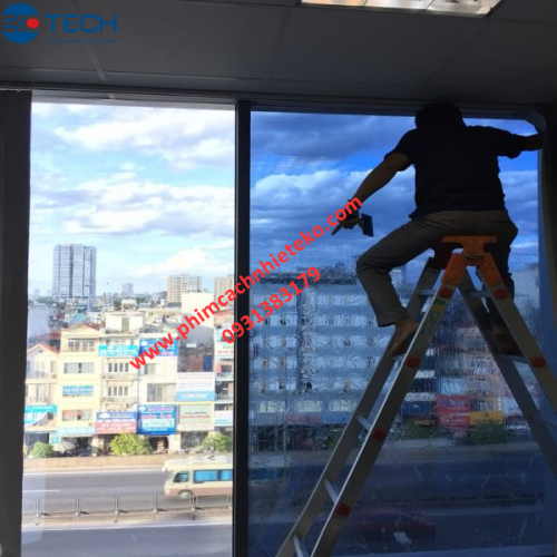 thi công dán phim cách nhiệt nhà kính
